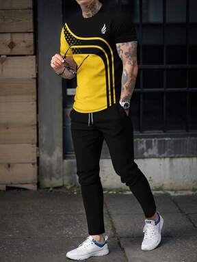 طقم تي شيرت بياقة طاقم وبنطلون مطبوع للرجال