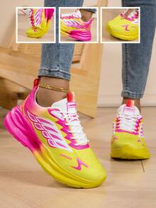 女士透气缓震渐变色几何线条印花圆头中帮系带厚底休闲运动跑鞋，适合年轻女士的时尚街头服饰，春夏季，网眼和 EVA 材质