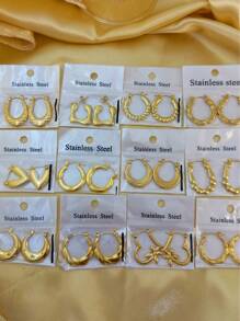 12 nuevos pendientes con baño de oro de 18K, en diversas formas y geometrías, múltiples estilos y personalidades. Los pendientes tipo ear studs son el mejor regalo para damas para dar a sus amigas y familia.