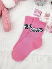 5 Pares Aleatórios de Meias Tripulação Fashionistas Respiráveis para Mulheres com Estampas de Coração e Morango, Adequadas para Primavera, Outono e Inverno