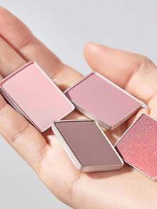 HOLIKA HOLIKA 我最爱的眼影 04 三色堇，轻盈易晕染，粉质细腻柔滑，持久显色，口袋大小，手指上妆，不卡粉，随时补妆，旅行必备，消肿，5分钟快速上妆，韩国化妆品，1.8克/0.06盎司 - 04 PANSY - 查看 9