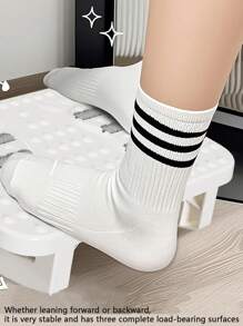 1 PIEZA Reposapiés ergonómico de 180° de oscilación para escritorio de oficina, plástico con 8 orificios de ventilación, soporte para los pies debajo del escritorio y corrector de postura, blanco/negro, diseño sencillo y construcción resistente, almohadilla para los pies debajo del escritorio, suministros escolares, vuelta al colegio