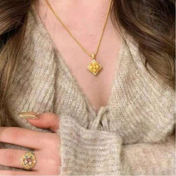 1pc Textured Golden Pillow Necklace, Vintage Palace Style, Delicate Choker Necklace