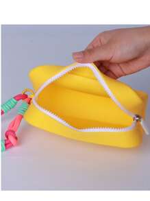 Nuevo neceser de silicona de gran capacidad, portátil, impermeable para viajes. Ideal para almacenar joyas, maquillaje, resistente a la presión y no deformable. También se puede usar como portapassaporte, cartera. Apropiado para salidas, hogar. Gran regalo para amigos, compañeros de clase, madres, novias.