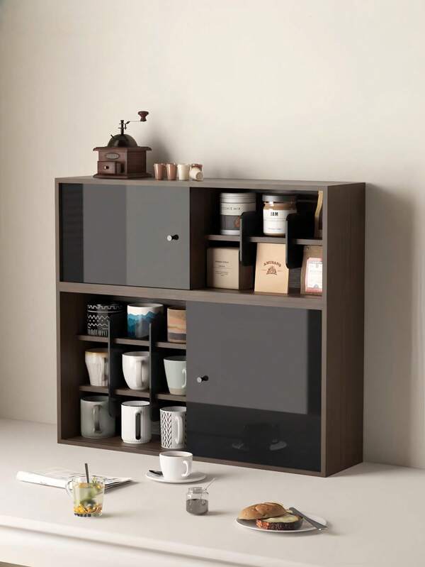 Conjunto de prateleiras vintage para exposição de copos de madeira - Suporte organizador de canecas com vários níveis e design à prova de poeira, armário de parede e suporte de mesa, estação de chá e café com porta de correr para cozinha.