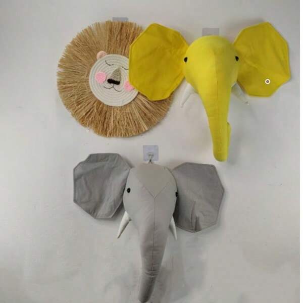 Artículo de moda INS: Decoración de pared con cabeza de elefante estilo nórdico, diseño de nariz larga de animal 3D estereoscópico de dos colores gris y amarillo de alta gama, decoración de habitación minimalista