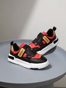 1 双儿童低帮休闲鞋，钩环设计，方便穿脱，拼色时尚百搭轻便户外运动鞋，适合男孩和女孩，适合所有季节