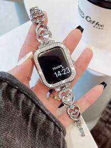 2件套，兼容表带和表壳，银色心形镶钻不锈钢金属表带，搭配镶钻表壳。无需安装工具，佩戴方便，尺寸可手动调节。兼容Apple 38/40/41/42/44/46/45mm表盘。闪亮女士表带，纤薄时尚，兼容 Series 11/10/9/8/7/6/5/3/2/1/SE/Ultra3/2/1。