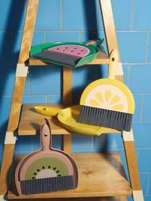 Joivida 1 套家用迷你桌面扫帚和簸箕套装,适合儿童和学生(1 个刷子 + 1 个簸箕)、厨房、浴室、家居、家居用品、客厅用品、派对用品、宿舍必需品、办公室/书房用品 - 彩色 - 查看 3