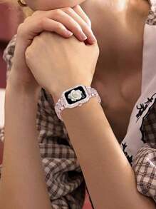 2 pièces/Ensemble Bracelets de montre Apple Bracelet de montre Apple Rose+ Étui de protection pour montre Apple Breloque en métal avec diamants scintillants. Le bracelet et l'étui de protection conviennent aux séries Ultra SE 10/9/8/7/6 5/4/3/2/1 compatibles avec les tailles de bracelets de montre Apple de 38 mm, 40 mm, 41 mm, 42 mm, 44 mm, 45 mm, 49 mm. 2 pièces de remplacement de bracelet de montre en métal avec des strass pour dames