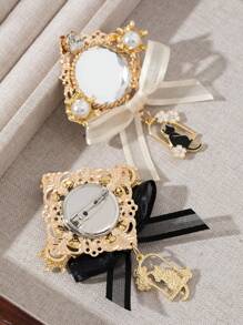 1 peça de acessório elegante com glitter e design de balanço de gato, distintivo escolar, strass grande, broche com laço de fita, broche de joia de luxo, broche de lapela para presente de namoro, adequado para uso diário