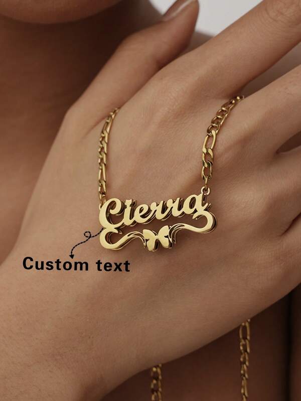 1 Stück Premium Maßgeschneiderter Personalisierter Doppelschmetterling Schweißnaht Namenskette, Edelstahl Goldfarben Modische Englische Buchstaben Kette, Hochzeitsschmuck Geschenk, Geeignet für Valentinstag, Muttertag, Vatertag, Jahrestag, Multifunktional, Dekorativ, Fein geschnitzt, Modisch, Süß Kawaii Personalisiert, Einzigartiger Schatz, Geschenk für ihn, Familie, Freunde, Tochter, Sohn, Vater, Mutter, Großeltern, Ideales Geschenk für den Kindertag