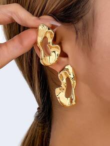 1 Paar große ausgefallene Metall Ohrringe, Design geeignet für den täglichen Gebrauch und Urlaubsmode von Frauen