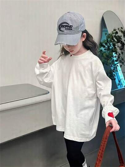 年轻女孩宽松休闲长袖T恤，心形刺绣设计，时尚韩版圆领，适合秋季