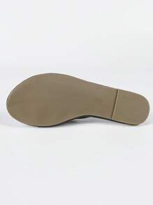 New Style European & American Fashion Women Beach Shoes Black Strap Round Toe Comfortable Flat Sandals