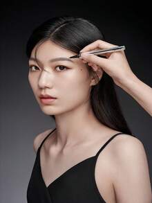 1 支推荐分叉眉笔，防水、防汗、防晕染，适合初学者打造自然眉形，适合女性化妆