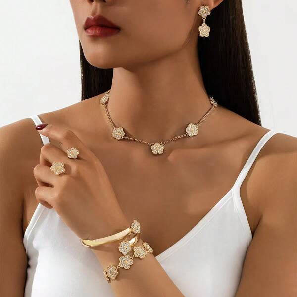 1pc Fully Rhinestoned Clover Chain Bracelet, 1pc Necklace, 1 Pair Earrings, 1pc Bangle, 1pc Ring Jewelry Set