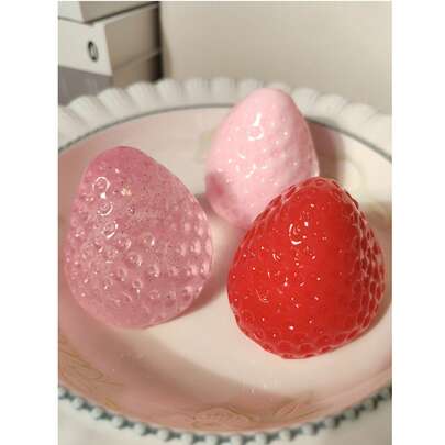 1 件红色草莓挤压压力球，柔软硅胶质地，高品质手工制作抗压力 DIY 挤压玩具