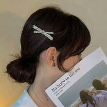 1 Peça Presilha de Cabelo de Liga de Zinco Retrô Brilhante com Pérola e Strass, Presilha Lateral de Design de Laço e Cruz Luxuosa, Acessório de Cabelo de Menina Doce Estilo Y2K, Adequado para Maquiagem Diária, Festa, Dia dos Namorados e Outras Ocasiões, Clipes de Garra, Presilha de Jacaré, Presilhas para Cabelo, Slide de Cabelo, Garras de Cabelo