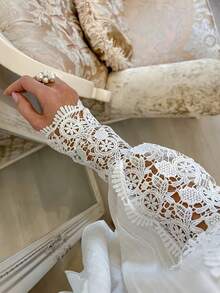 Áo kiểu ren nữ, áo sơ mi ren trắng khoét lỗ, thanh lịch và thời trang cho trang phục hàng ngày, thiết kế tay phồng tạo vẻ duyên dáng, phù hợp cho đi làm, hẹn hò, trang phục mùa hè, có thể mặc riêng hoặc phối lớp, kết hợp với chân váy để tạo vẻ trưởng thành, phù hợp cho những buổi gặp gỡ bạn bè hoặc nơi làm việc. - trắng - Xem 5