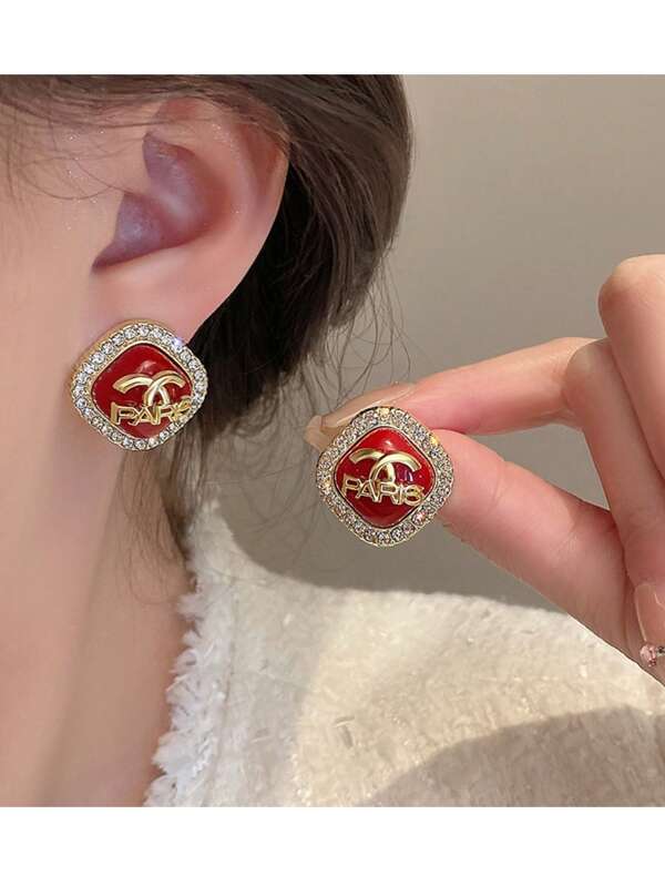 1 par de pendientes elegantes con letras rojas - Joyería minimalista y de lujo ligero con alfabeto delicado