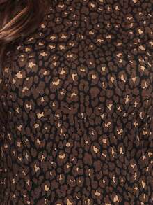 Dellamarca Women's Fashion Print Short Sleeve Blouse. Comfortable Fabric. Fashion Fashion - 鏽棕色 - 查看 4