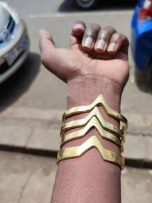 4-reihige luxuriöse, retromodische, verstellbare und stapelbare Armreifen, goldfarbene Metallbangles-Armbänder als Schmuckgeschenk für Frauen und Männer für den täglichen Gebrauch, Partys und Feiertage