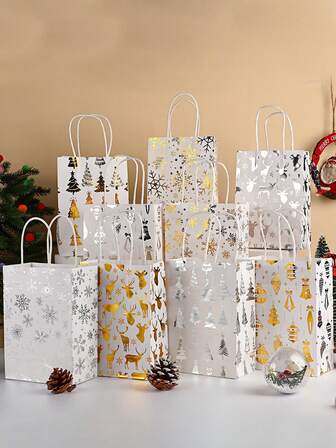 4/24/30 件节日圣诞礼品袋：带有烫金圣诞树、雪花、驯鹿图案的零售购物袋 - 适用于派对、礼品和装饰 - 带手柄的纸袋