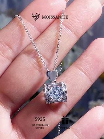 1CT 莫桑石心形锁吊坠项链，925 银质，适合女士，适合婚礼、派对、日常佩戴，是送给女朋友和挚友的绝佳礼物