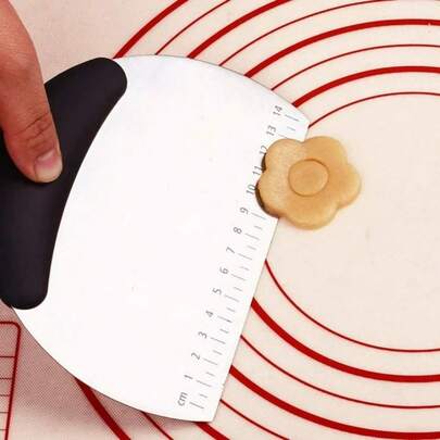 1pc Multifunctional Stainless Steel Flour Cutter For Kitchen Baking, With Scale, Scraper And Dough Cutter, For Flour And Dough Cutting, Rolling Pin, Fondant And Soft Candy Cutting Knife