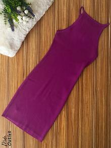 Vestido ajustado de tirantes para mujer, elegante y casual, sin mangas, silueta ajustada, cuello redondo con elegante pedrería artificial en flecos. Tela tipo canalé de poliéster y elastano, apto para temporadas de verano y primavera. Muy cómodo, ligero y agradable con tu piel, ideal para tus ocasiones especiales. Diseño corto. - Lila Púrpura - Ver 2