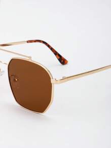 Neue retrometallische Doppelbrücken-Polygon-Luxus-Modegläser, unisex-Design für den Laufsteg, den täglichen Gebrauch, Straße, Party, Urlaub, vielseitig dekorativ einsetzbare Brillen für Outdoor-Reisen, Strandurlaub, Business-Casual