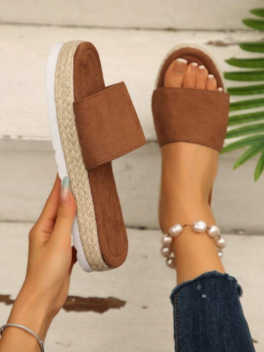 棕色露趾坡跟一脚蹬凉鞋，绳状厚底，简约风格沙滩鞋，优雅百搭厚底凉鞋