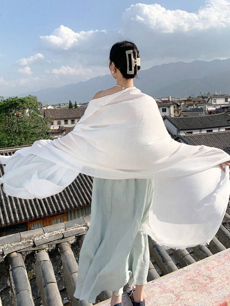 1条纯色提花亚麻超大围巾/披肩，非常适合旅行或搭配连衣裙 - 白色 - 查看 2