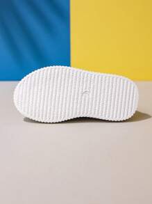 1 Pair Infant Fashionable Lightweight White Shoes, Children's Versatile Heart-Shaped Casual Soft-Sole Comfortable Sneakers