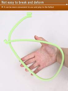 1 件矩形多色 DIY 刺绣箍，采用优质 ABS 材料制成，带有凹槽设计，可牢固固定刺绣面料，适用于万圣节、圣诞节装饰、书桌、床头、手机钥匙扣、包包挂件、汽车吊坠，适合儿童和成人刺绣工艺品