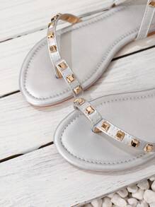 Women's Fashion Flat Rivet Decor T-Strap Roman Sandals