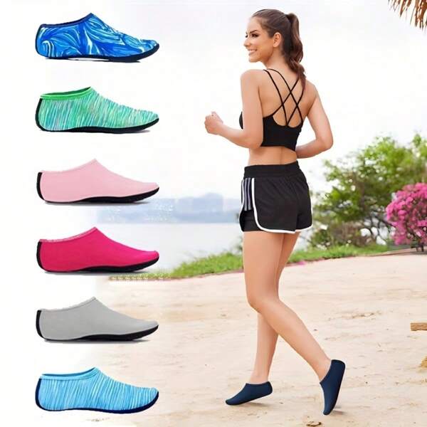 Chaussures d'eau pour femmes et hommes, séchage rapide, chaussettes aqua, baignade, plage, yoga, exercice, accessoires sportifs, indispensables pour la piscine et le camping. Très respirant et léger, convient pour le port en été, réduit la charge du pied et est facile à transporter sur la plage. (Notez que la semelle de ce produit est fine, veuillez acheter avec précaution)