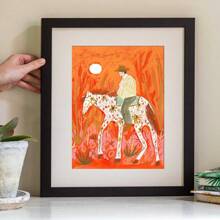 1 pieza Póster de lienzo con diseño de vaquero de dibujos animados vibrante - Arte de pared minimalista moderno, decoración del hogar sin marco para sala de estar, dormitorio u oficina, con fondo floral colorido y tonos naranjas cálidos, regalo perfecto para espacios con temática occidental, decoración del hogar de estilo occidental