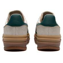 Adidas Originals 女款經典低筒運動鞋 GAZELLE BOLD W 輕量舒適透氣休閒運動鞋 ID7056 - 乳白/深綠/棕褐色 - 查看 9