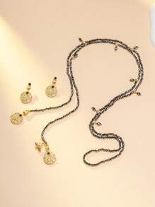 1 collier et 1 paire de boucles d'oreilles, collier de perles noir et doré moyen-oriental, ensemble de bijoux vintage en or ton, collier multicouche exotique, collier contrastant noir et doré, collier à pendentif rond sculpté. Le collier de perles noir et doré évoque le rythme mystique des clochettes de chameaux des nuits étoilées du désert moyen-oriental. Porter cet ensemble de bijoux est un identificateur unique d'une promenade dans un marché moyen-oriental.