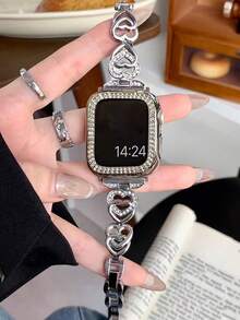 2件套，兼容表带和表壳，银色心形镶钻不锈钢金属表带，搭配镶钻表壳。无需安装工具，佩戴方便，尺寸可手动调节。兼容Apple 38/40/41/42/44/46/45mm表盘。闪亮女士表带，纤薄时尚，兼容 Series 11/10/9/8/7/6/5/3/2/1/SE/Ultra3/2/1。