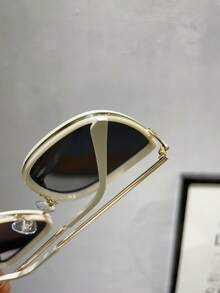 1 件女士方形时尚金属框架眼镜，适合户外活动和摄影 - 白色 - 查看 3