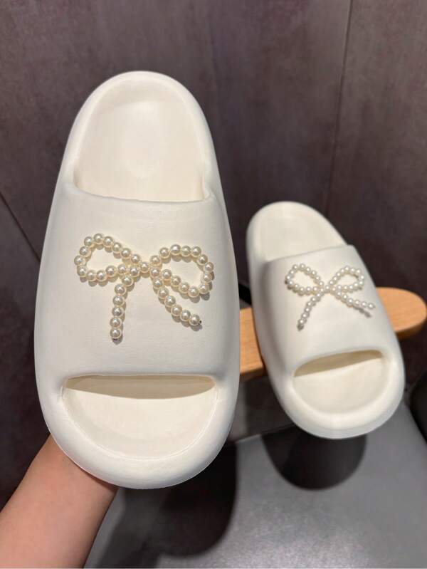 Women's White Casual Beach Slippers, Cute Pearl Bow Soft Indoor Slip-On Mules, Flat Soft Sole Gift Shoes, Open Toe Anti-Slip Fluffy Slides
