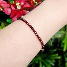 1 pieza Pulsera minimalista de granate de 3mm - Piedra natural púrpura, pulsera espiritual delicada de protección, regalo del mes de nacimiento de enero