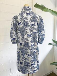 度假风植物动物蓝白瓷器图案休闲舒适V领短袖印花连衣裙，女士优雅款 - 藍白色 - 查看 5