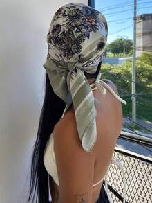 1条简约印花70年代柔绿色领巾，新款春季时尚女式头巾，可用作腰带、包包装饰、丝带、头带或围巾，是提升整体造型的理想选择。 - 嫩綠色 - 查看 2