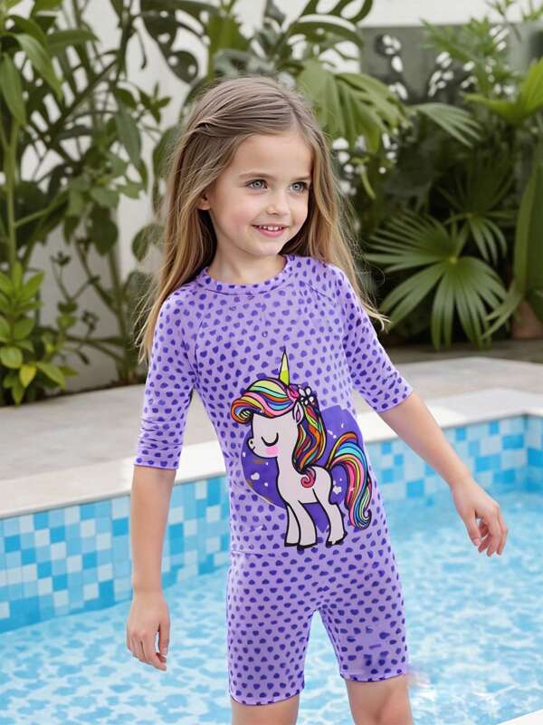 Adecuado para niñas de 2 a 8 años, ideal para la playa en verano. Con mangas medias y un diseño adorable de dibujos animados. El tejido es suave y tiene un estilo casual, perfecto para que las niñas se vean lindas y se sientan cómodas. Un traje  monopieza ideal para pequeñas aventuras playeras.