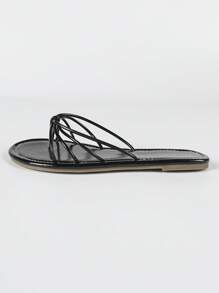 New Style European & American Fashion Women Beach Shoes Black Strap Round Toe Comfortable Flat Sandals