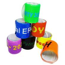 20个定制拍拍手环，个性化按扣腕带，批量定制，适用于生日派对礼品、促销、宣传、激励、公司活动、婚礼、圣诞节等场合，多功能、装饰性强、可重复使用、精致、时尚、色彩缤纷、现代、定制、个性化、独特，是送给她、男朋友、爸爸、女朋友、妈妈、家人和朋友的理想礼物。 - 彩色 - 查看 9